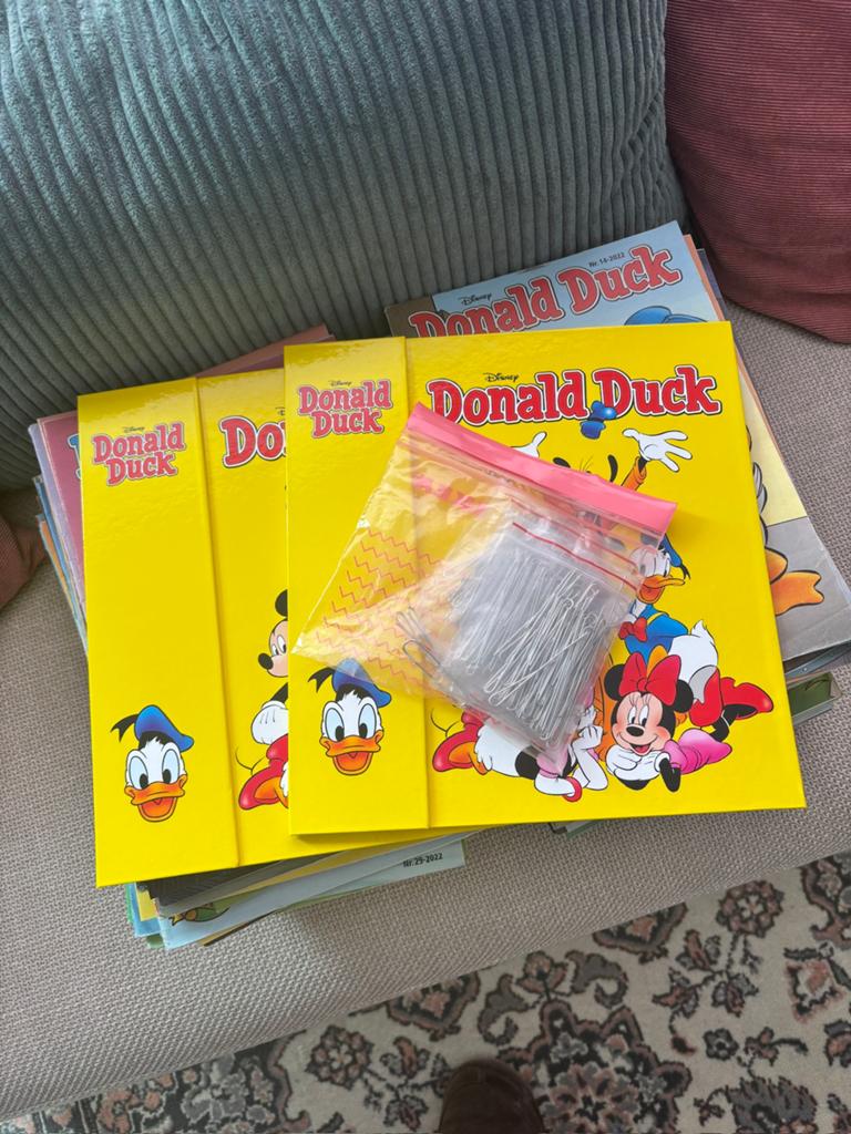 Donald Duck tijdschriften uit 2024 2025 incl bewaarmappen, Ophalen of Verzenden, Zo goed als nieuw