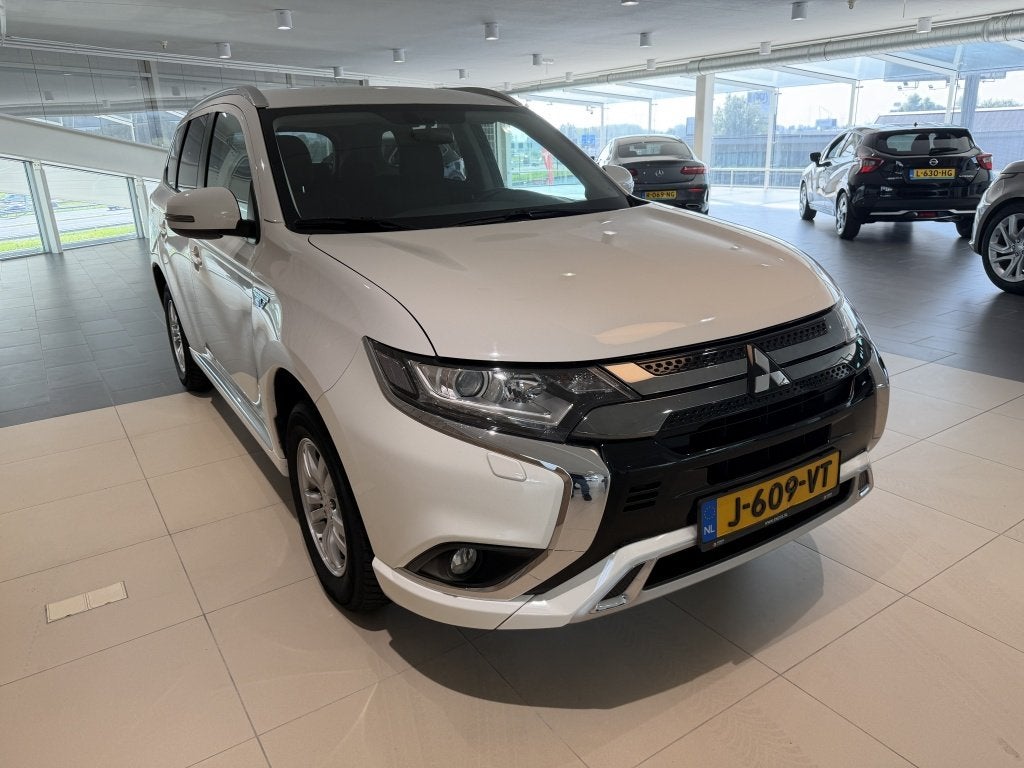 Mitsubishi Outlander 2.4 PHEV Pure (bj 2020, automaat), Automaat, Euro 6, 4 cilinders, 1865 kg