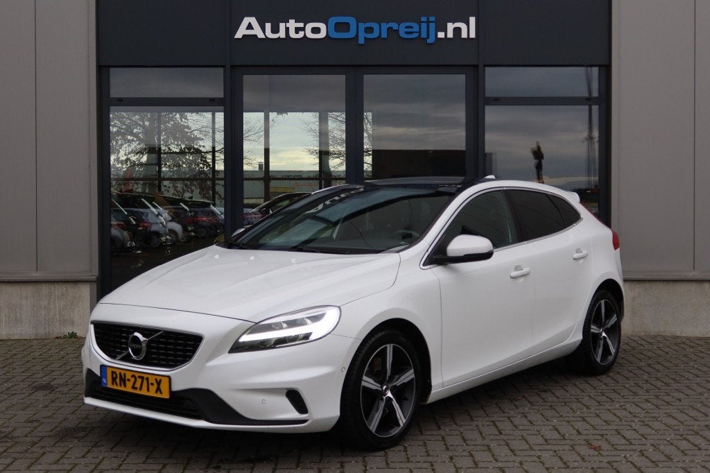 Volvo V40 2.0 T4 R-Design 190pk AUTOMAAT Panoramadak, Leder,, Auto's, Gebruikt, Euro 6, 4 cilinders, Wit