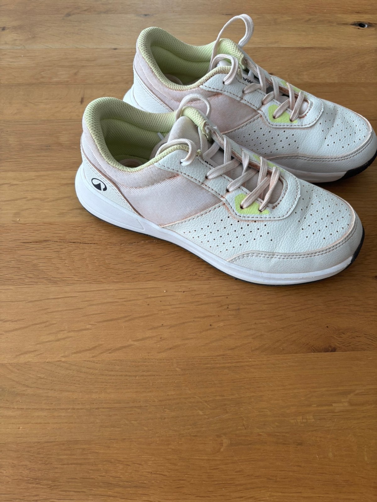 Tennisschoenen maat 35 Kuikma, Sport en Fitness, Tennis, Gebruikt, L00, Schoenen, Ophalen