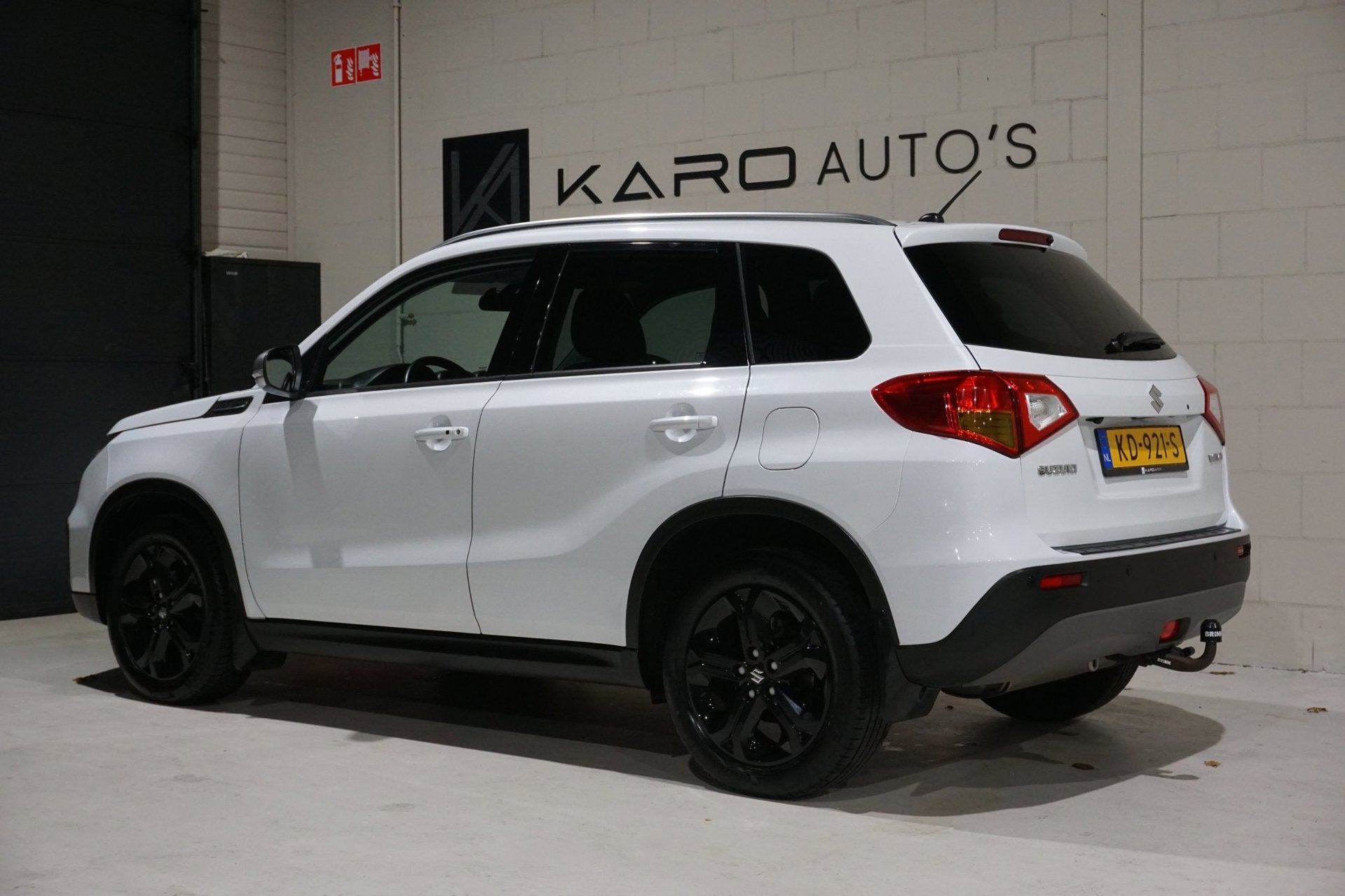 Suzuki Vitara 1.4 S Sport Led Carplay Navi Leer Cam Keyless, Auto's, Voorwielaandrijving, Gebruikt, 4 cilinders, 400 kg