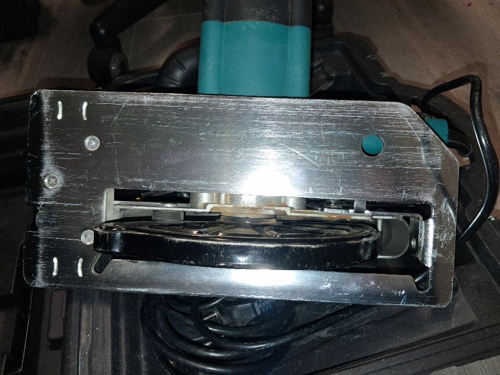 hand cirkelzaag met laser aanwijzer in koffer, Gebruikt, Cirkelzaag, Ophalen of Verzenden, 30 tot 70 mm