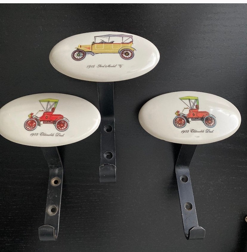Vintage 3x wandhaken met afbeelding antieke auto’s, Antiek en Kunst, Ophalen of Verzenden
