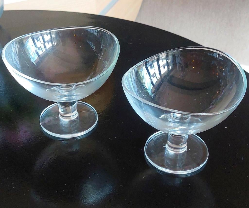 Mooie dessertglazen / coupeglazen op voet
voor ijs, Huis en Inrichting, Keuken | Servies, Ophalen, Glas of Glazen, Nieuw, Glas