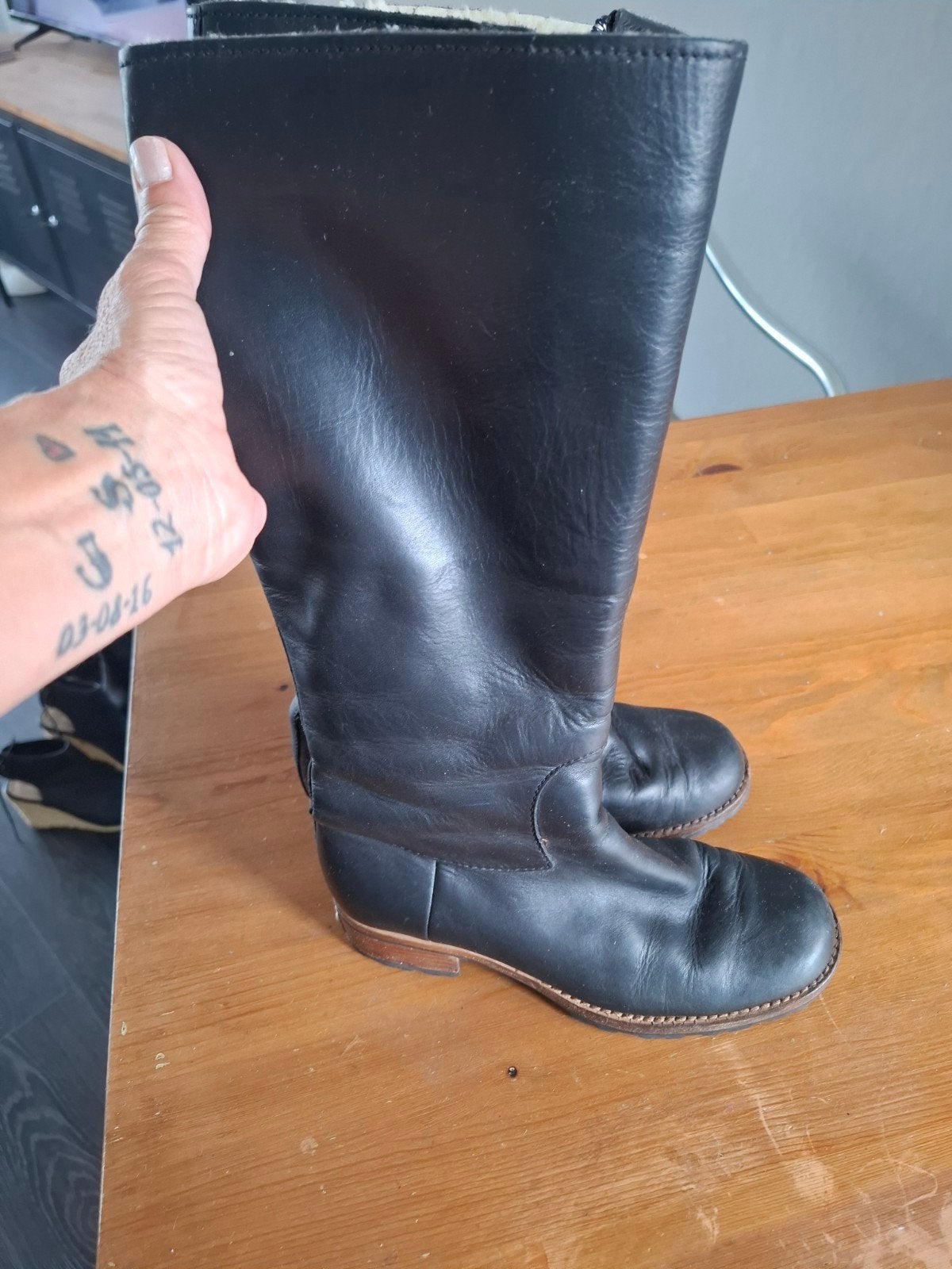 UGG hoge winterlaarzen, zolen als nieuw. maat 37, Ophalen, Zo goed als nieuw, Zwart