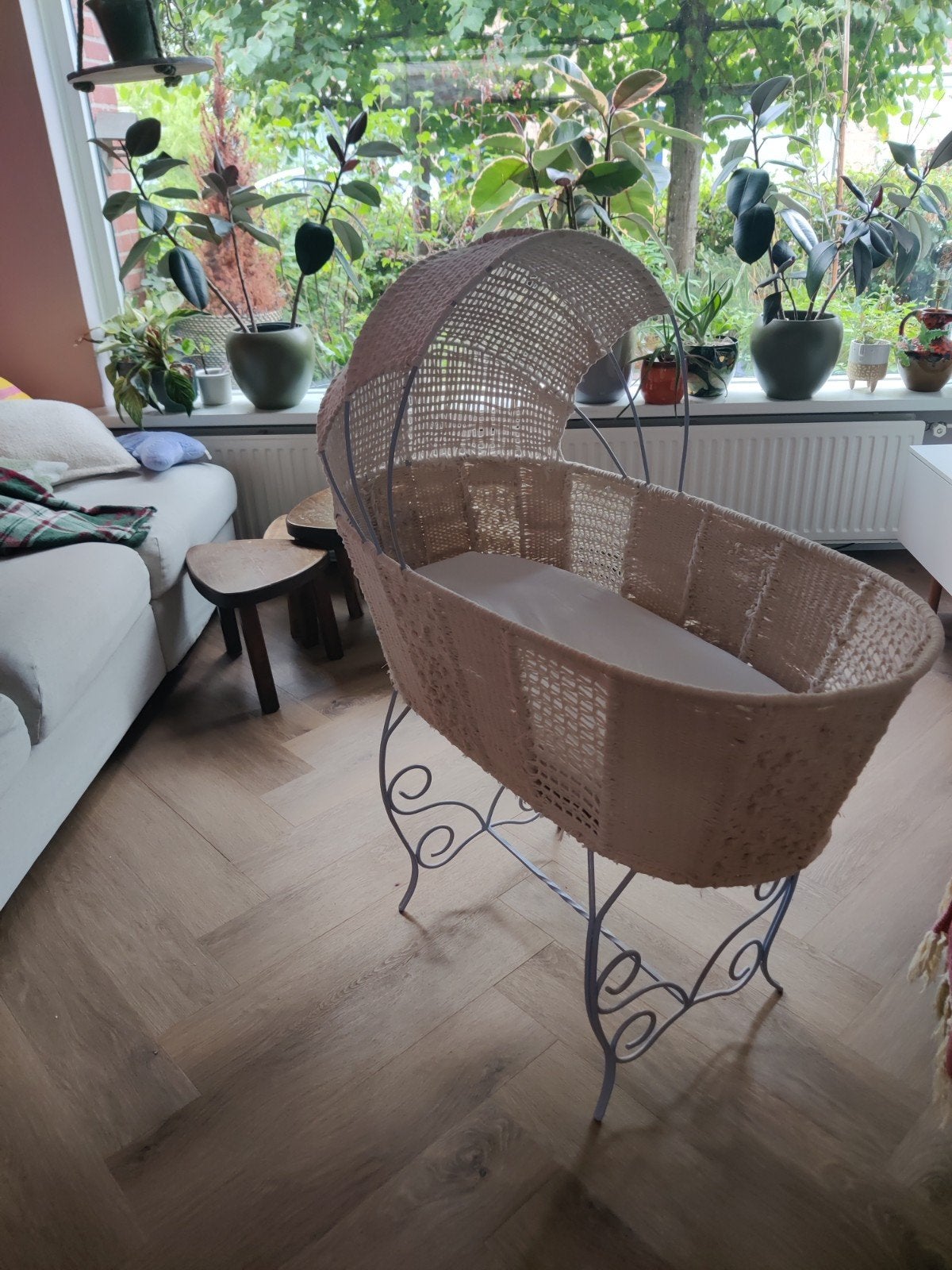 Prachtige handgeknoopte wieg met matras en hoeslakens, Ophalen, Wieg