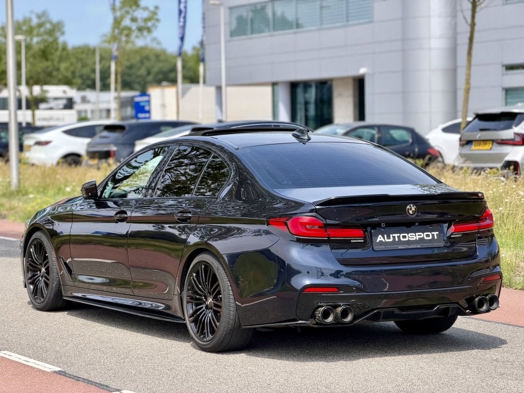 BMW 5 Serie M550i xDrive High Executive M-Sport Alle Opties!, Auto's, BMW, Gebruikt, 4395 cc, 463 pk, Sedan