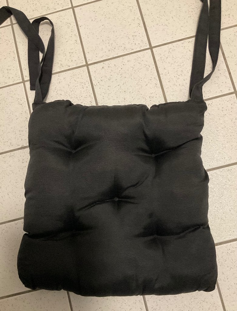 4 Zwarte tuinstoelkussens (40x40cm), Ophalen, Zo goed als nieuw