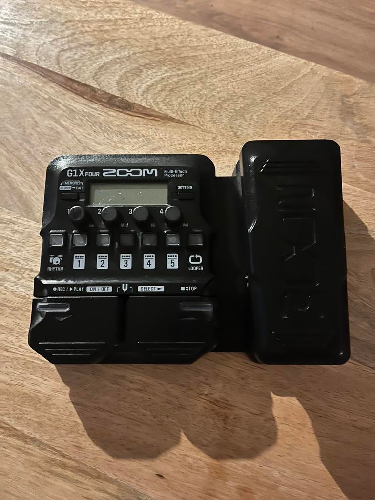 Multi effect pedaal G1X four zoom, Muziek en Instrumenten, Effecten, Ophalen of Verzenden, Zo goed als nieuw
