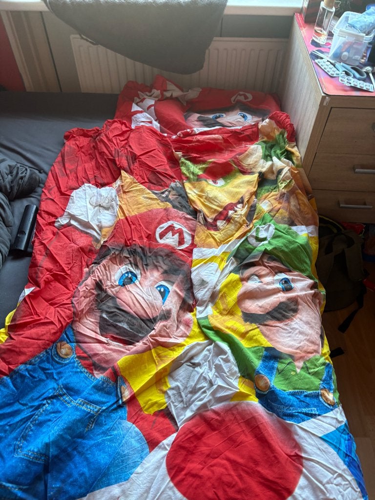 Mario dekbedovertrek, Ophalen of Verzenden, Zo goed als nieuw, Wasbaar, Meerkleurig