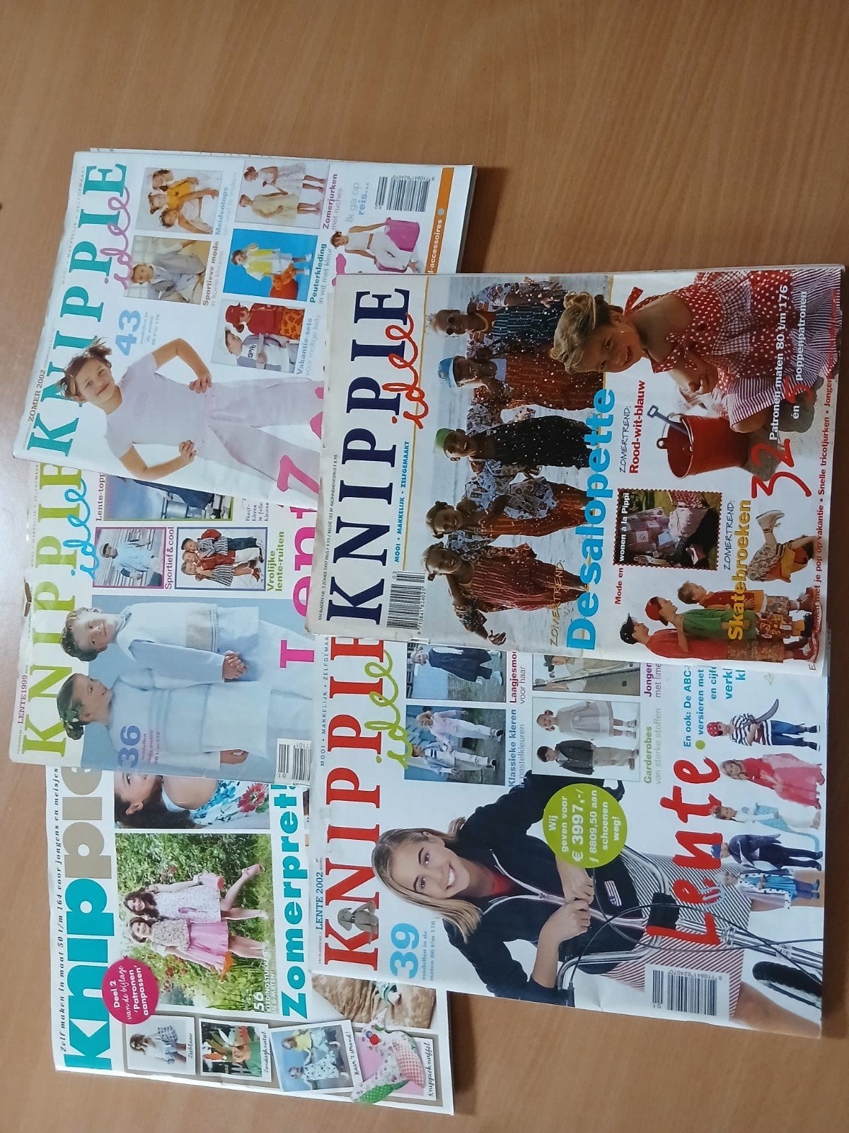 Knipmode tijdschriften - diverse jaargangen, Ophalen of Verzenden, Gelezen, Damesbladen