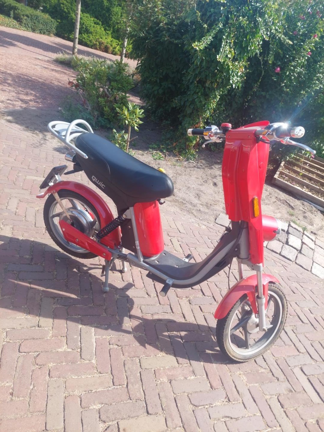 elektrische scooter qwic, Ophalen, Zo goed als nieuw, Elektrisch, Overige merken