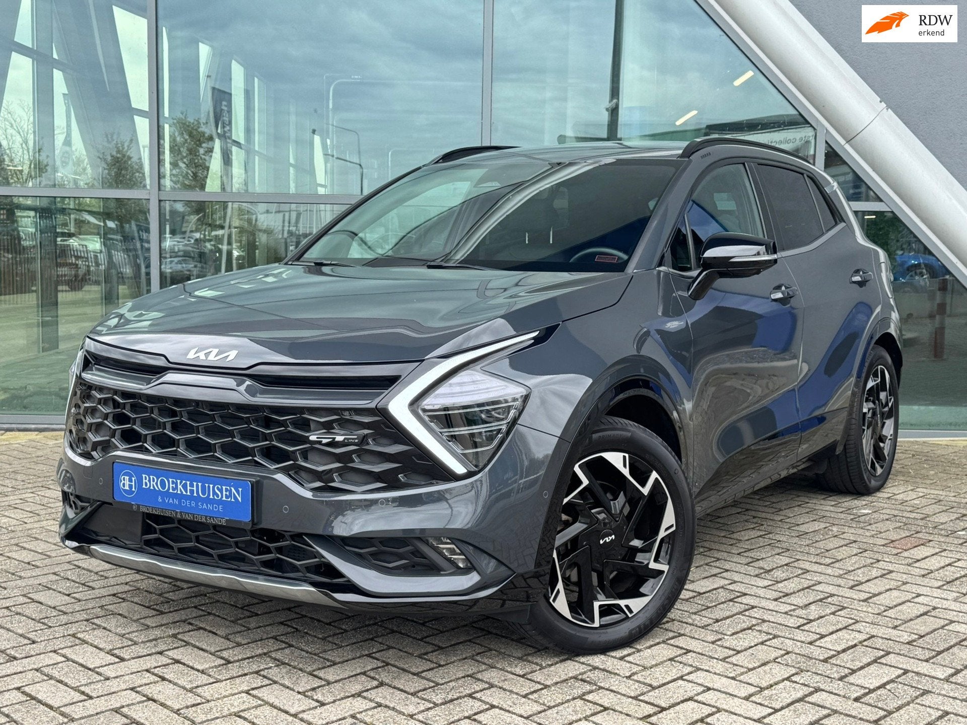 Kia Sportage 1.6 T-GDi Plug-in Hybrid AWD GT-Line 265pk Stoe, Auto's, Automaat, Dealer onderhouden, Gebruikt, Zwart