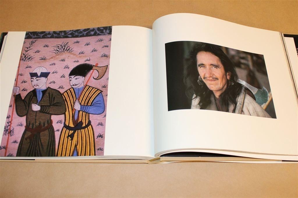 Prachtboek Het Oosten in een Spiegel — Kunst & Foto's, Ophalen of Verzenden, Zo goed als nieuw