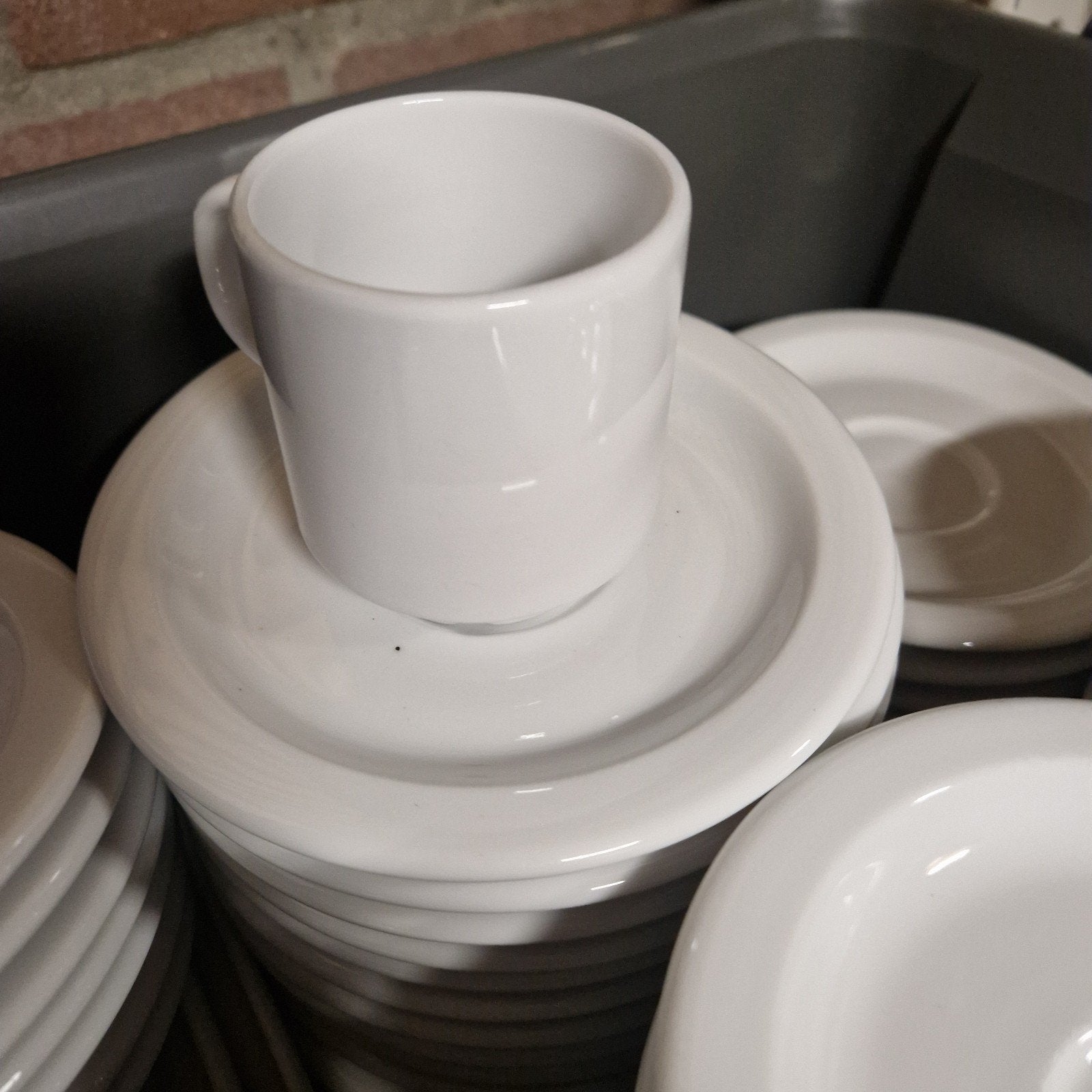 Witte koffiekopjes en schotels - Horeca servies, Ophalen, Gebruikt, Overige stijlen, Kop(pen) en/of Schotel(s)