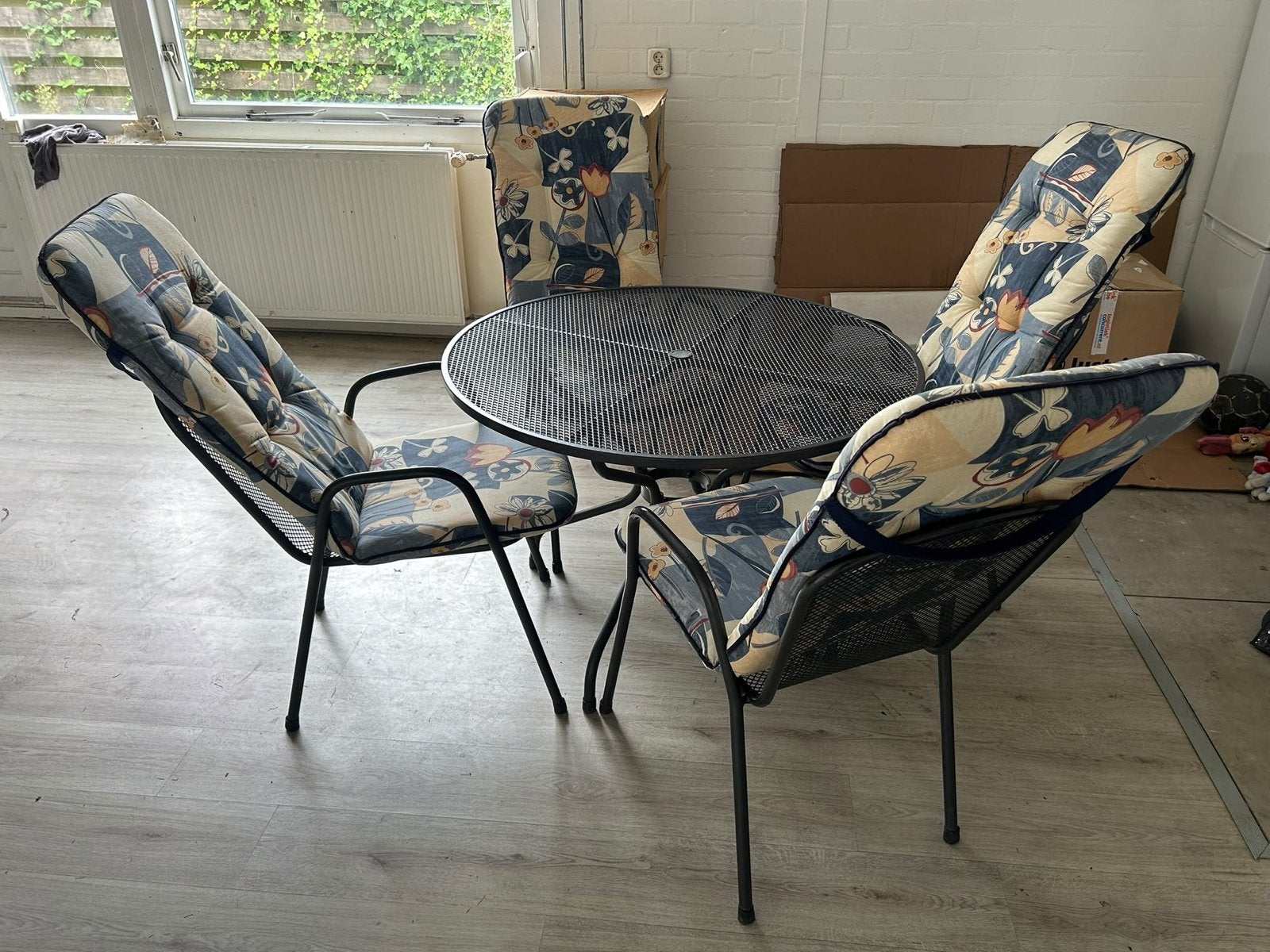 Zwarte metalen tuinset met 4 stoelen en tafel, Tuin en Terras, Ophalen, Gebruikt, Eettafel, Tuinset
