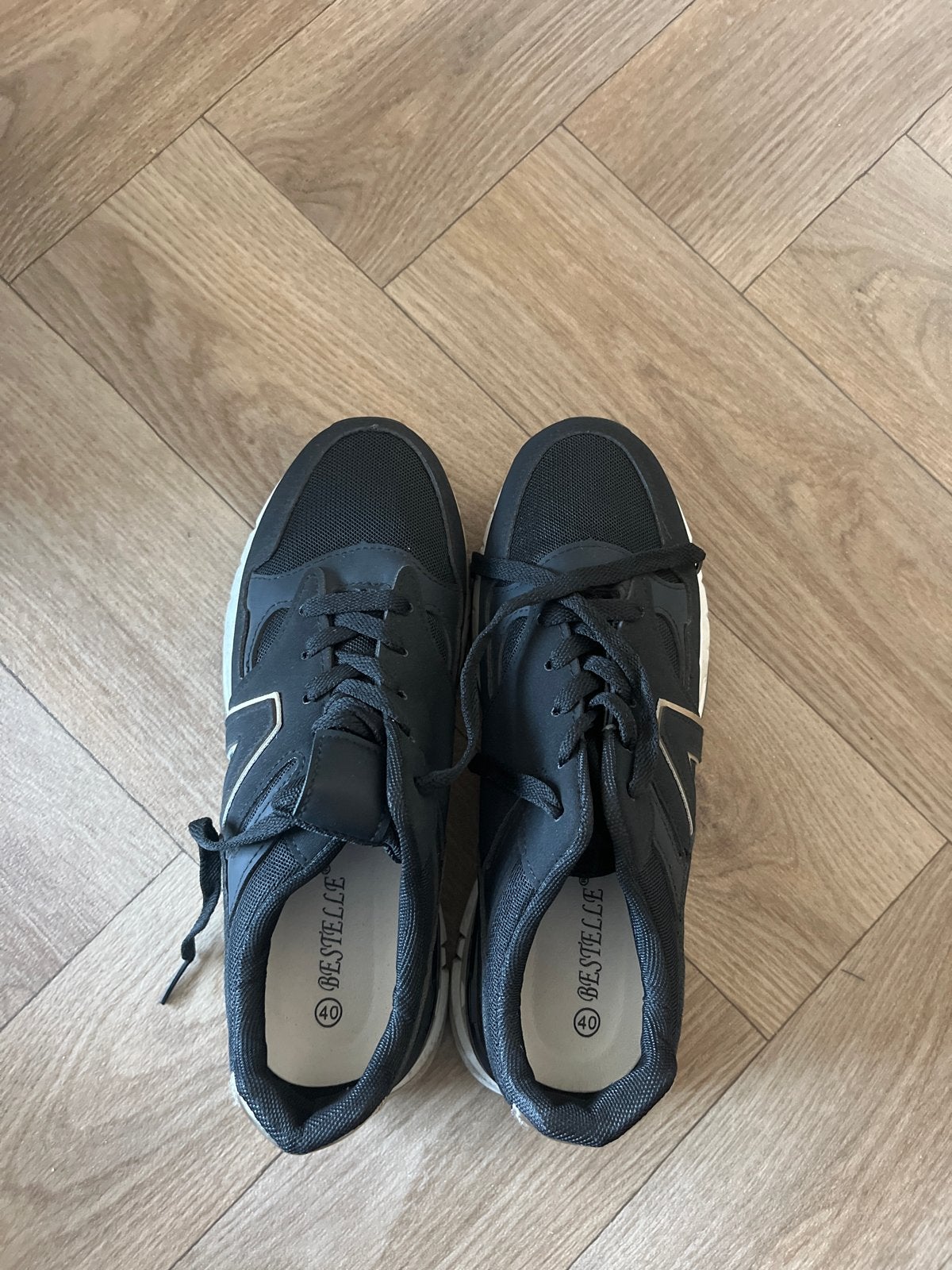 Zwarte sneakers maat 40 - Bestelle, Ophalen of Verzenden, Zo goed als nieuw, Zwart, Sneakers of Gympen