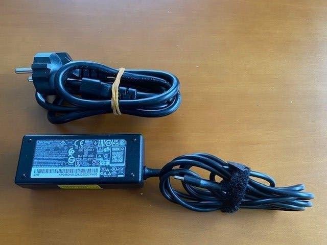 Adaptor chicony A18-045N1A met voedingskabel, Ophalen of Verzenden, Zo goed als nieuw