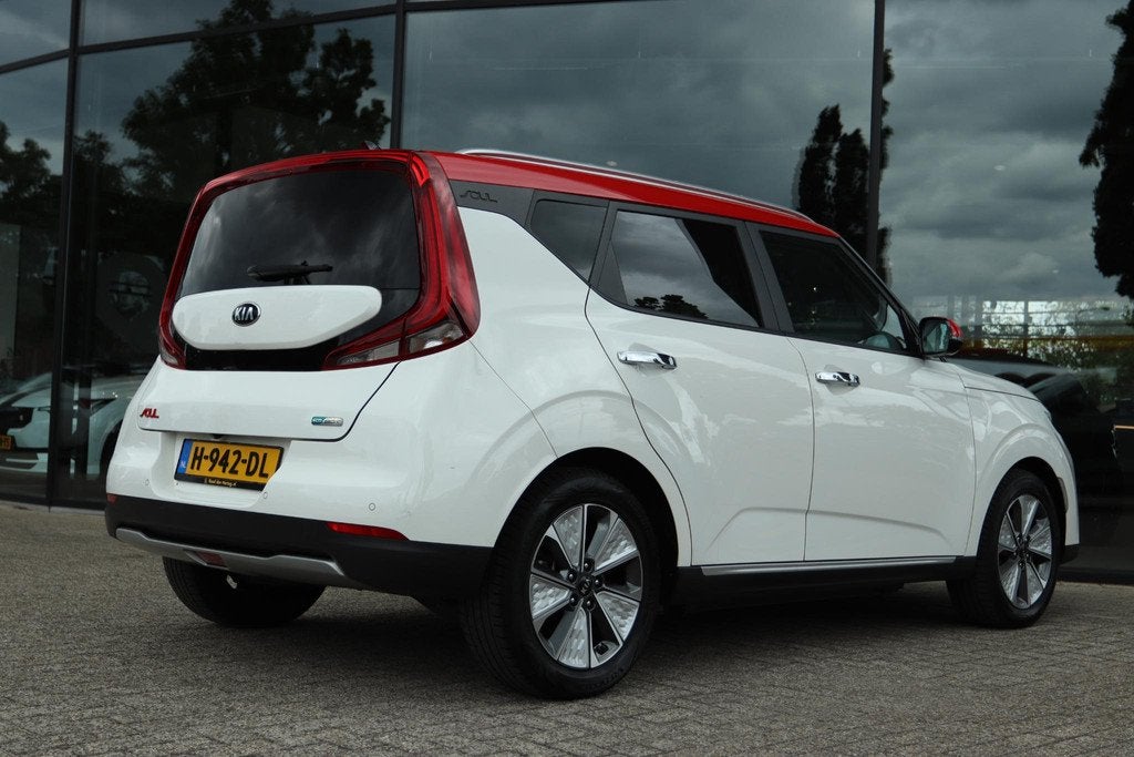 KIA E-SOUL EXECUTIVELINE 64KWH SOH 100% | CARPLAY | CAMERA |, Auto's, 1657 kg, Wit, Leder, 64 kWh