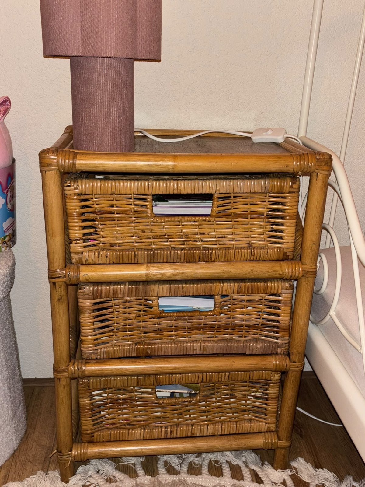 Rotan nachtkastje met 3 lades - B42xD30xH60cm, Ophalen of Verzenden, Gebruikt