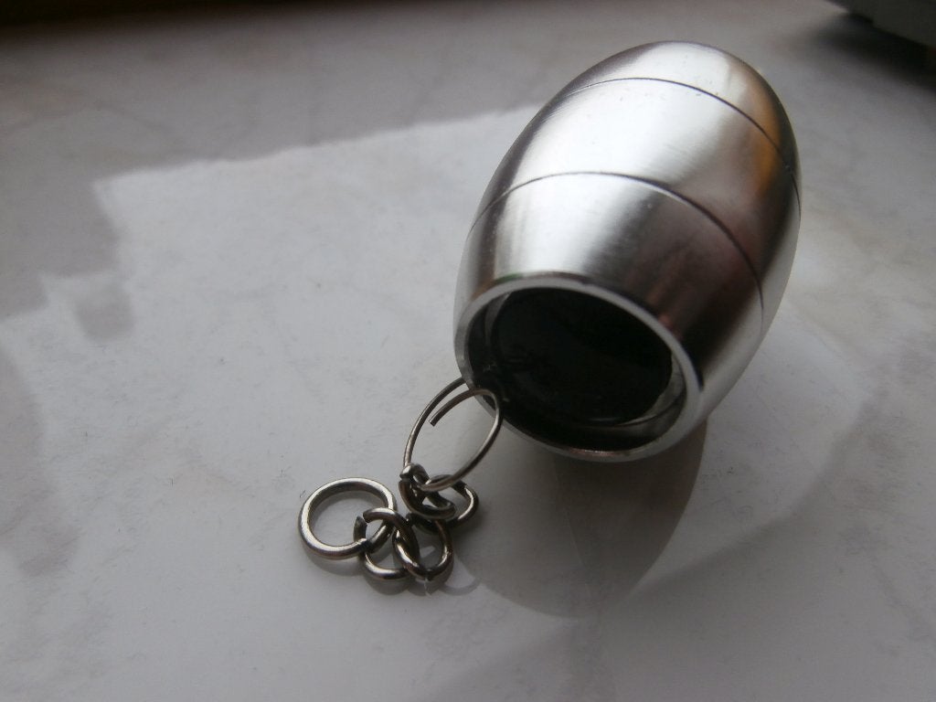 sleutelhanger  met lampje mini zaklamp lamp, Ophalen of Verzenden, Zo goed als nieuw, Overige typen