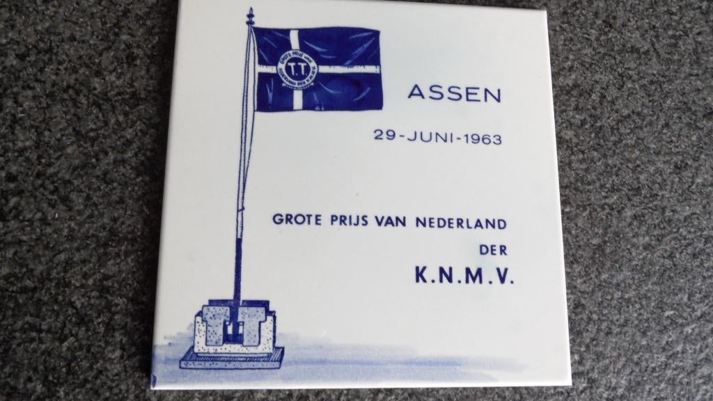TT Assen 1963 motorwegrace tegel, Grote Prijs van Nederland, Verzamelen, Ophalen of Verzenden, Zo goed als nieuw, Motoren
