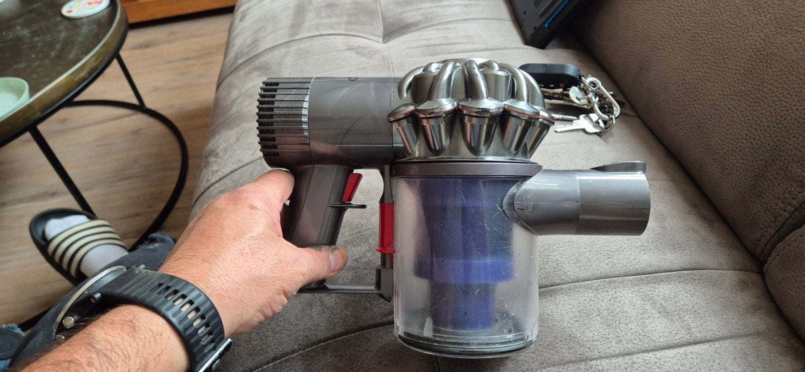 dyson v6 body in goede staat werking motor onbekend. teab