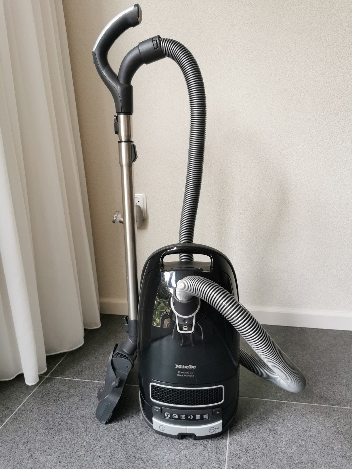Nette Miele Complete C3 black diamond zuinig 550Watt, Stofzak, Gebruikt, Ophalen of Verzenden, Miele