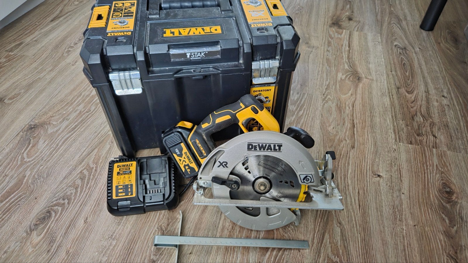 DeWalt DCS570NT Cirkelzaag 18V met accu en lader, Doe-het-zelf en Verbouw, Ophalen, Gebruikt, Cirkelzaag, DeWalt