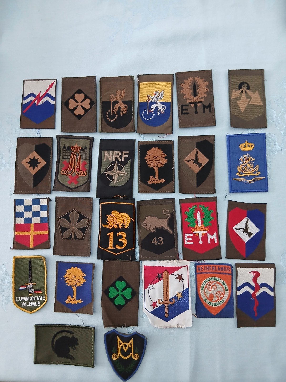 Mouw emblemen,  € 4 per stuk, Verzamelen, Militaria | Algemeen, Ophalen of Verzenden, Landmacht, Nederland, Embleem of Badge