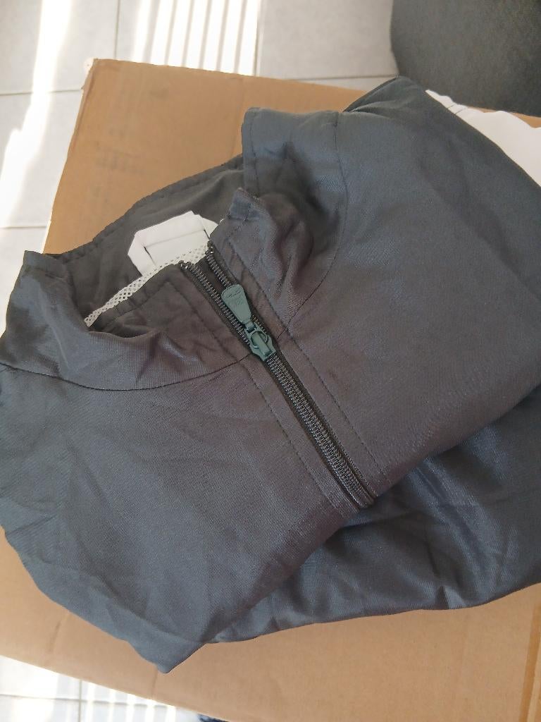 dun trainingspak maat 152 (lekker voor de zomer), Ophalen of Verzenden, Zo goed als nieuw, Jongen of Meisje, Sport- of Zwemkleding