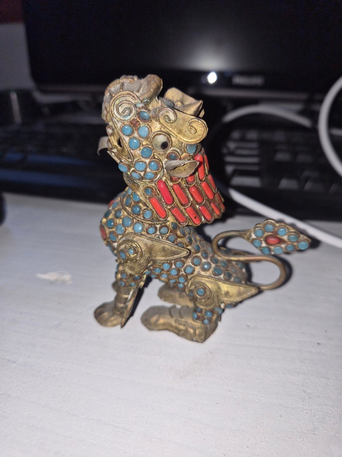 Antiek Chinees bronzen beeldje met edelstenen, Ophalen of Verzenden
