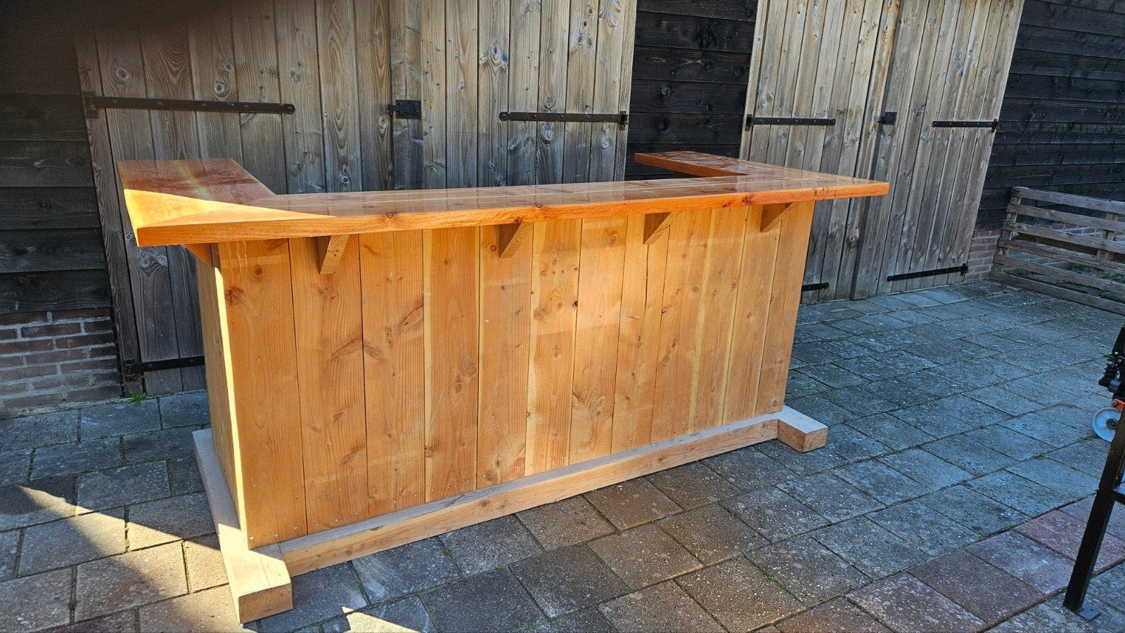 Robuuste houten bar met epoxyhars afwerking, Ophalen