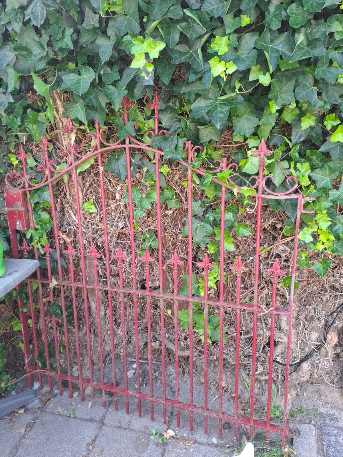 Rood smeedijzeren sierhekwerk !poort! en bevestigingspalen, Ophalen, Met poort, Gebruikt, Sierhekwerk
