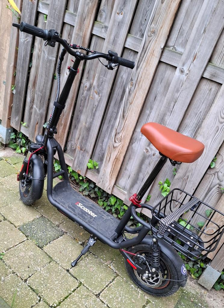 Electriche scooter met EXTRA ACCU 2 sleutels  1 binnen band, Ophalen