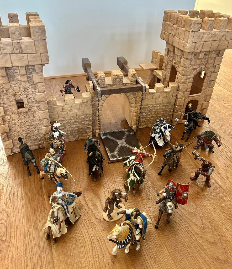 Schleich ridderkasteel. Ridders paarden Papo, Ophalen of Verzenden, Zo goed als nieuw