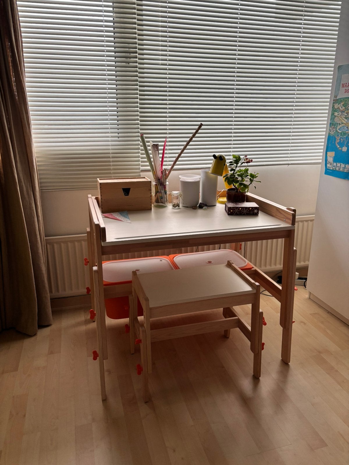 Ikea Flisat bureau en kruk / bankje, Ophalen, Zo goed als nieuw, Tafel(s) en Stoel(en)