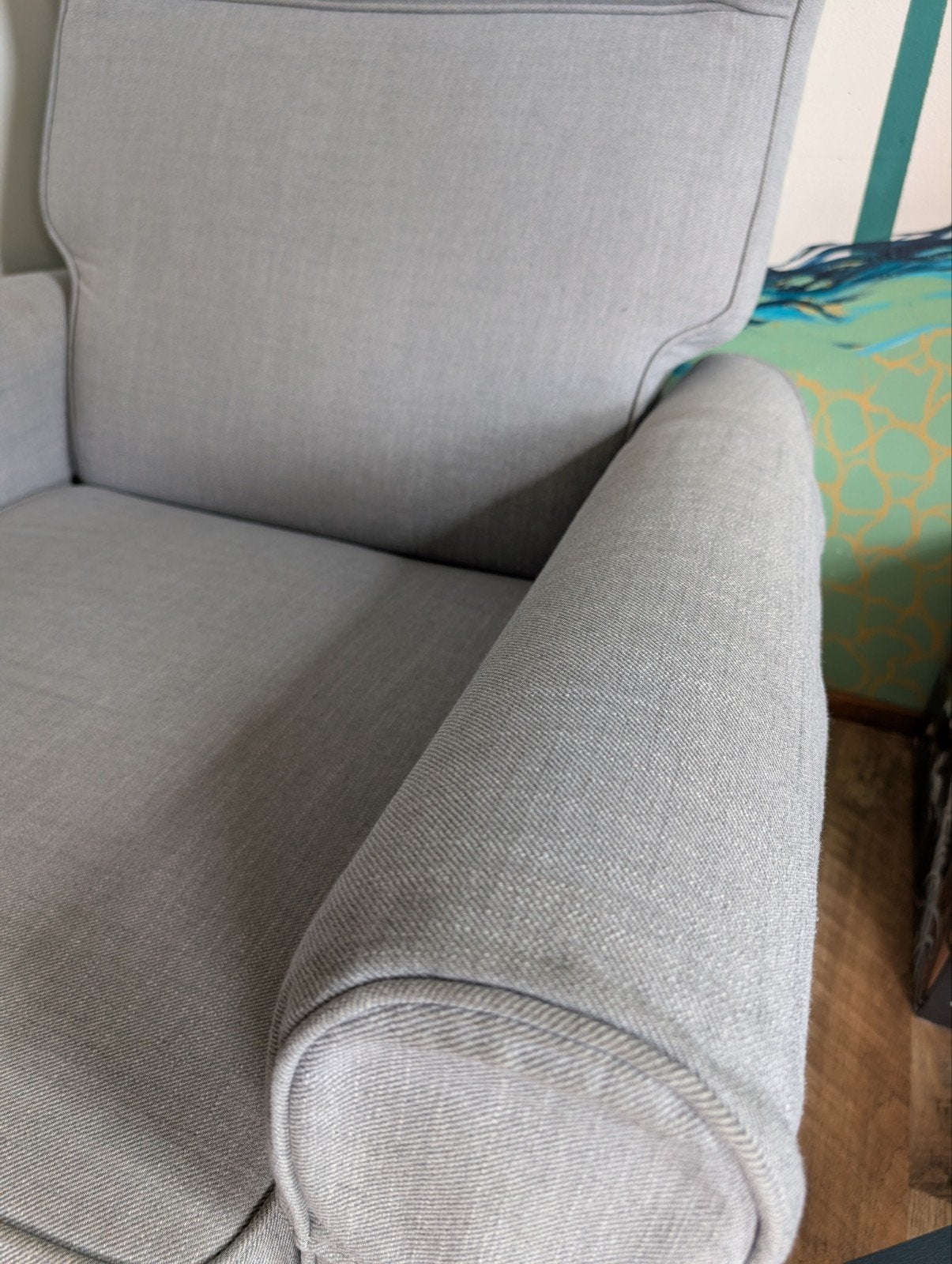 Comfortabele grijze fauteuil met voetenbank, Huis en Inrichting, Fauteuils, Ophalen, Modern, Comfortabel, 75 tot 100 cm, Zo goed als nieuw