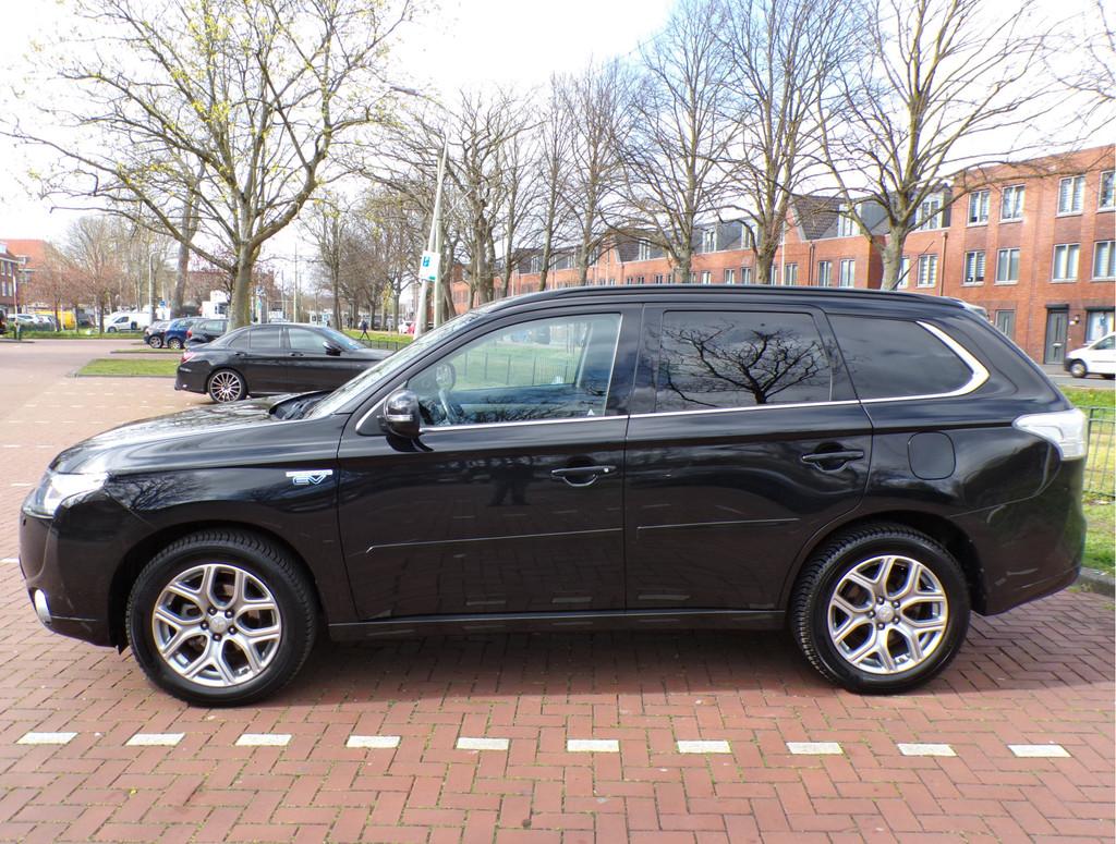 Mitsubishi Outlander 2.0 PHEV Executive Edition navigatie te, Automaat, 4 cilinders, Zwart, Origineel Nederlands