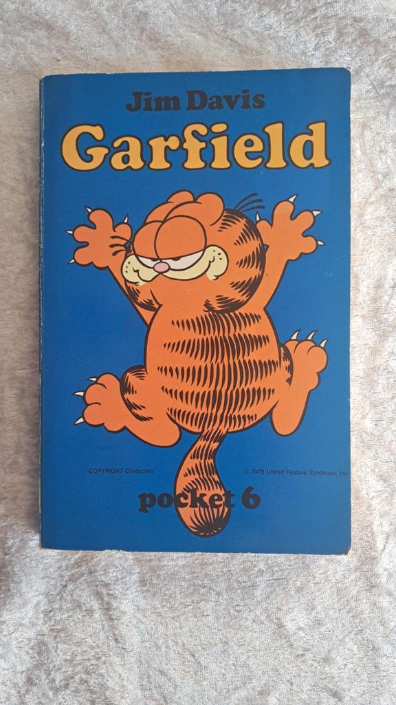 zgan. Garfield pocket nr 6, Jim Davis, oranje kat Odie strip, Ophalen of Verzenden, Zo goed als nieuw, Jim Davis, Cartoons