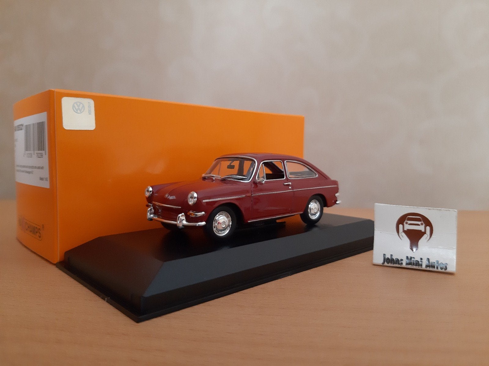 Volkswagen 1600 TL 1966 in rood van Maxichamps 1:43, Hobby en Vrije tijd, Modelauto's | 1:43, Overige merken, Auto, Nieuw, Ophalen of Verzenden