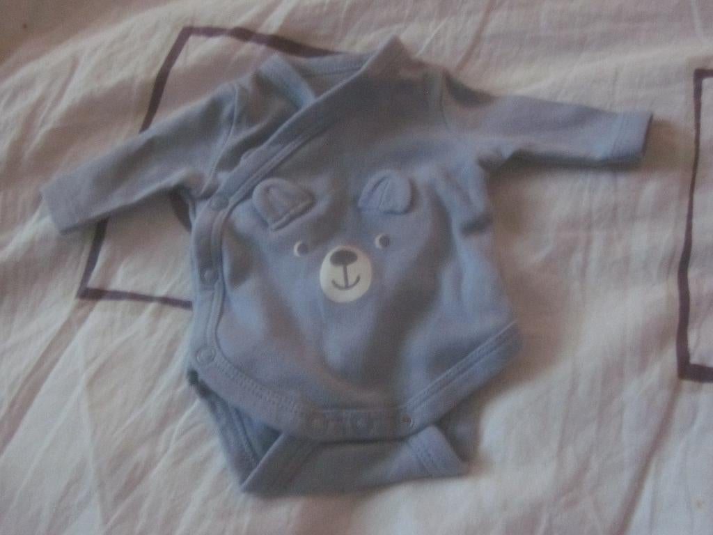 Nw grijsblauw prematuur overslag  rompertje beertje C&A 42, Kinderen en Baby's, Babykleding | Prematuur, Nacht- of Onderkleding