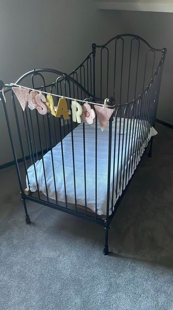 Ledikant van staal, mag voor klein prijsje weg, Kinderen en Baby's, Babywiegjes en Ledikanten, Ophalen, Gebruikt, Ledikant