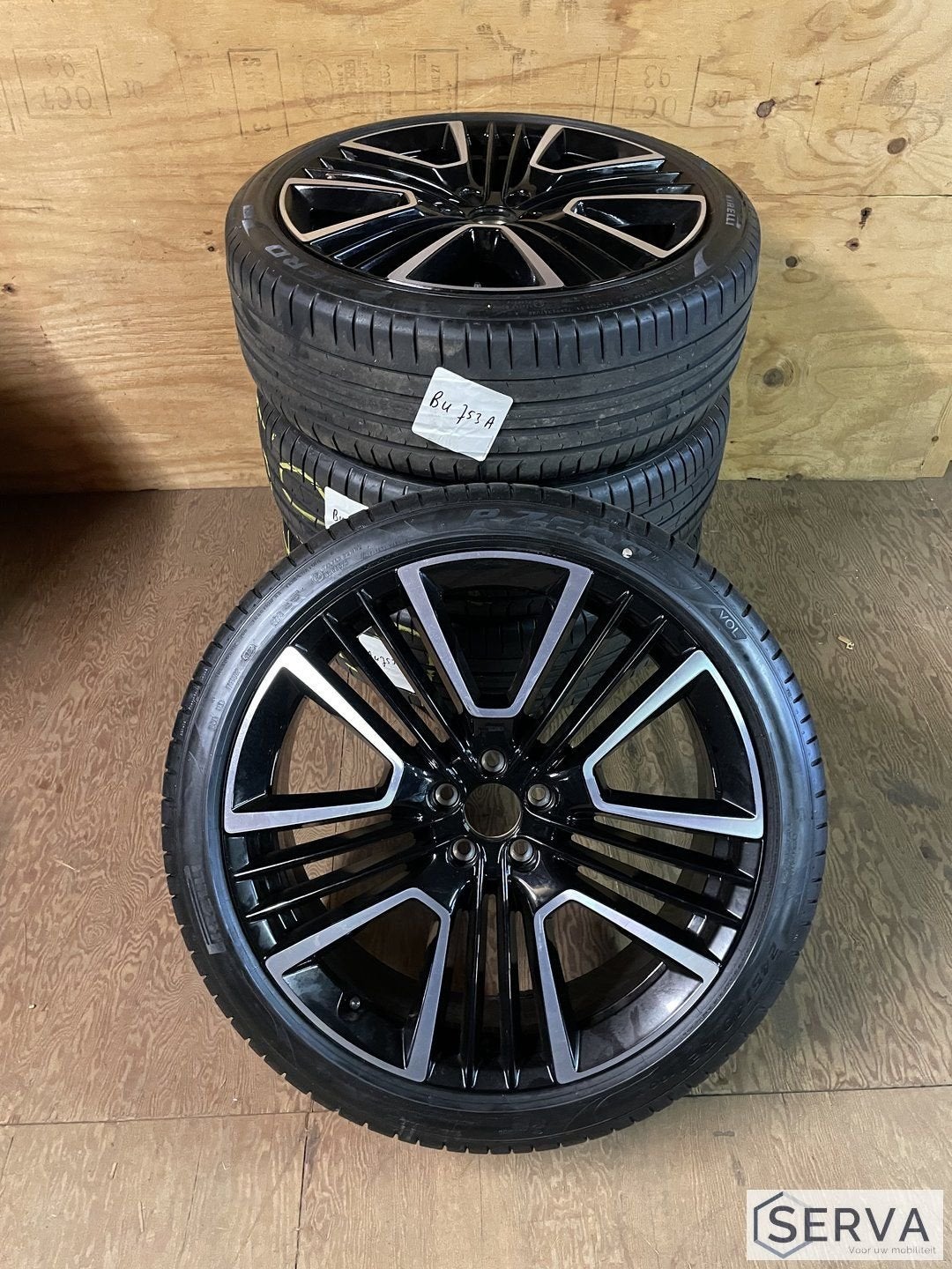 Volvo XC40 5-Triple Open Spoke Black (C011) wielen met Pirel, Ophalen, Gebruikt, -, -