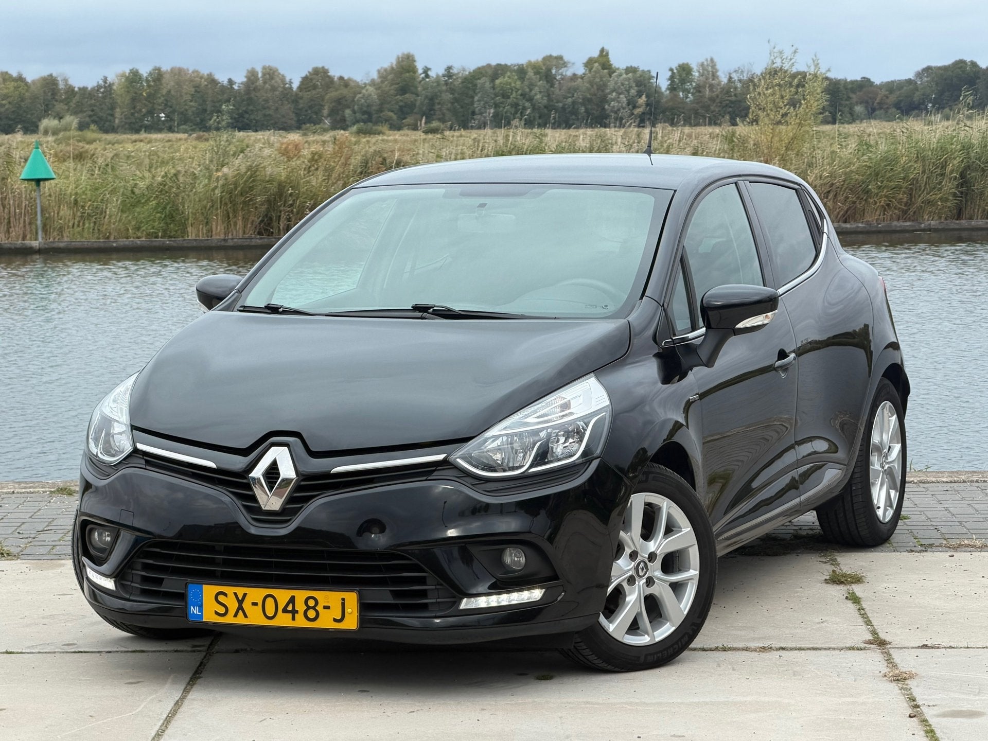 Renault Clio 0.9 TCe Limited - Noir Etoile - Led/Cruise/Keyl, Auto's, Voorwielaandrijving, Stof, Gebruikt, Origineel Nederlands