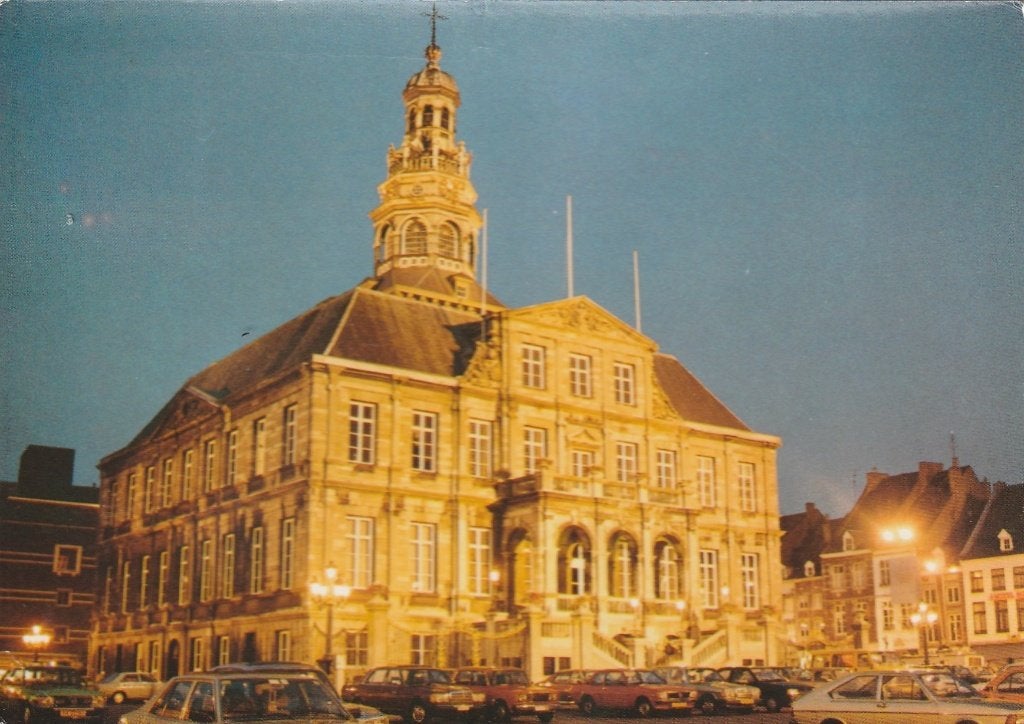 MAASTRICHT Markt met Stadhuis Avond en Auto's, Verzenden, 1980 tot heden, Gelopen, Limburg