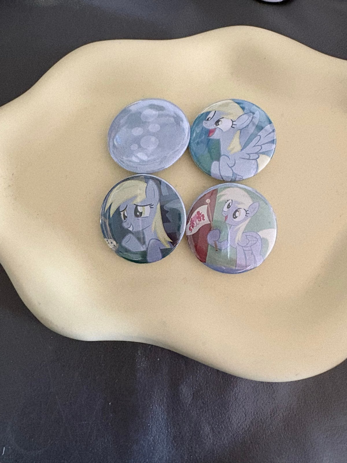 My Little Pony Derpy Hooves Buttons Set, Verzamelen, Speldjes, Pins en Buttons, Verzenden, Nieuw, Figuurtje, Button