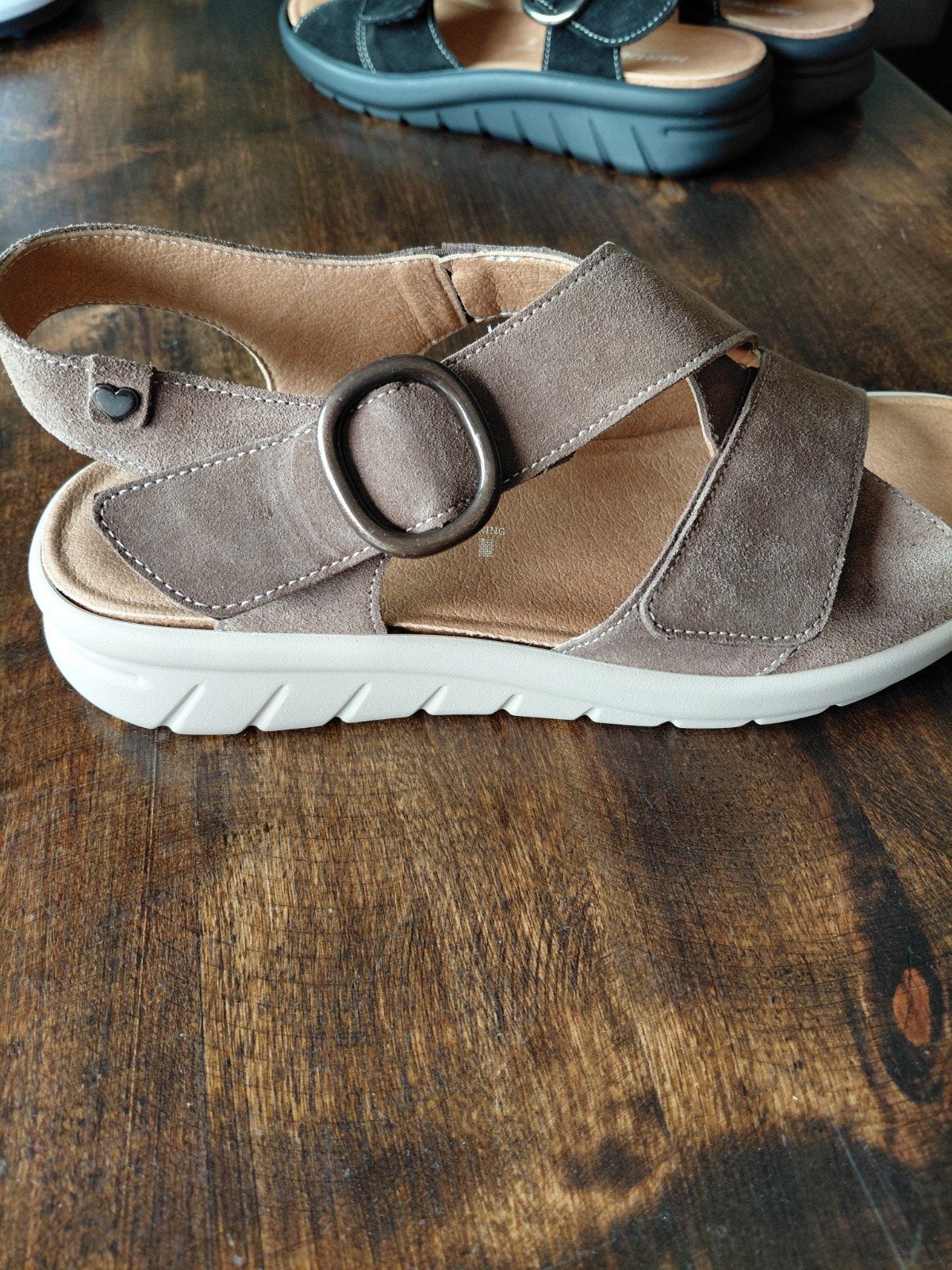 nieuwe hartjes sandalen breedte k maat 40., Ophalen of Verzenden, Nieuw, Overige kleuren, Sandalen of Muiltjes