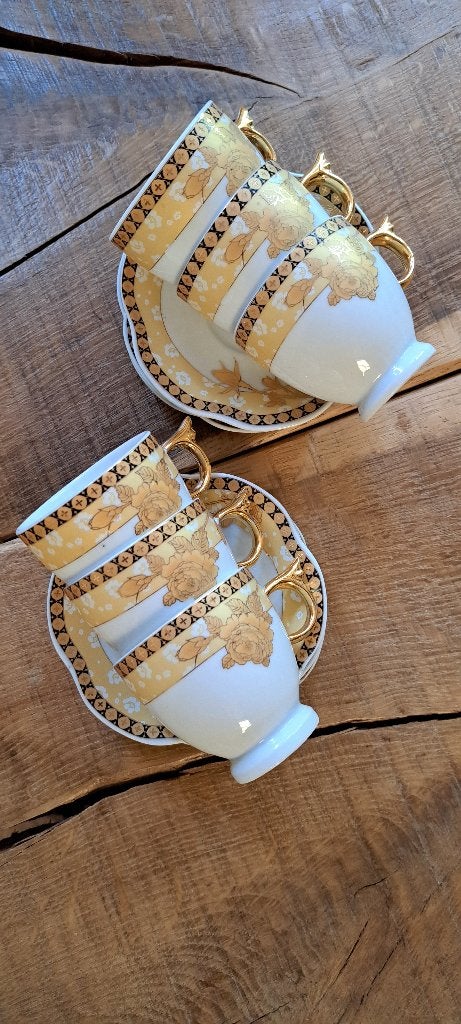 grootmoeders servies brocante 6 kop en schotel japan peach, Ophalen, Zo goed als nieuw, Overige stijlen, Kop(pen) en/of Schotel(s)