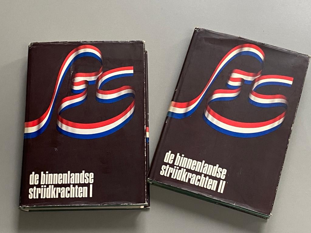 De Binnenlandse Strijdkrachten 1940 - 1945 Twee delen, Verzamelen, Militaria | Tweede Wereldoorlog, Ophalen of Verzenden, Overige soorten